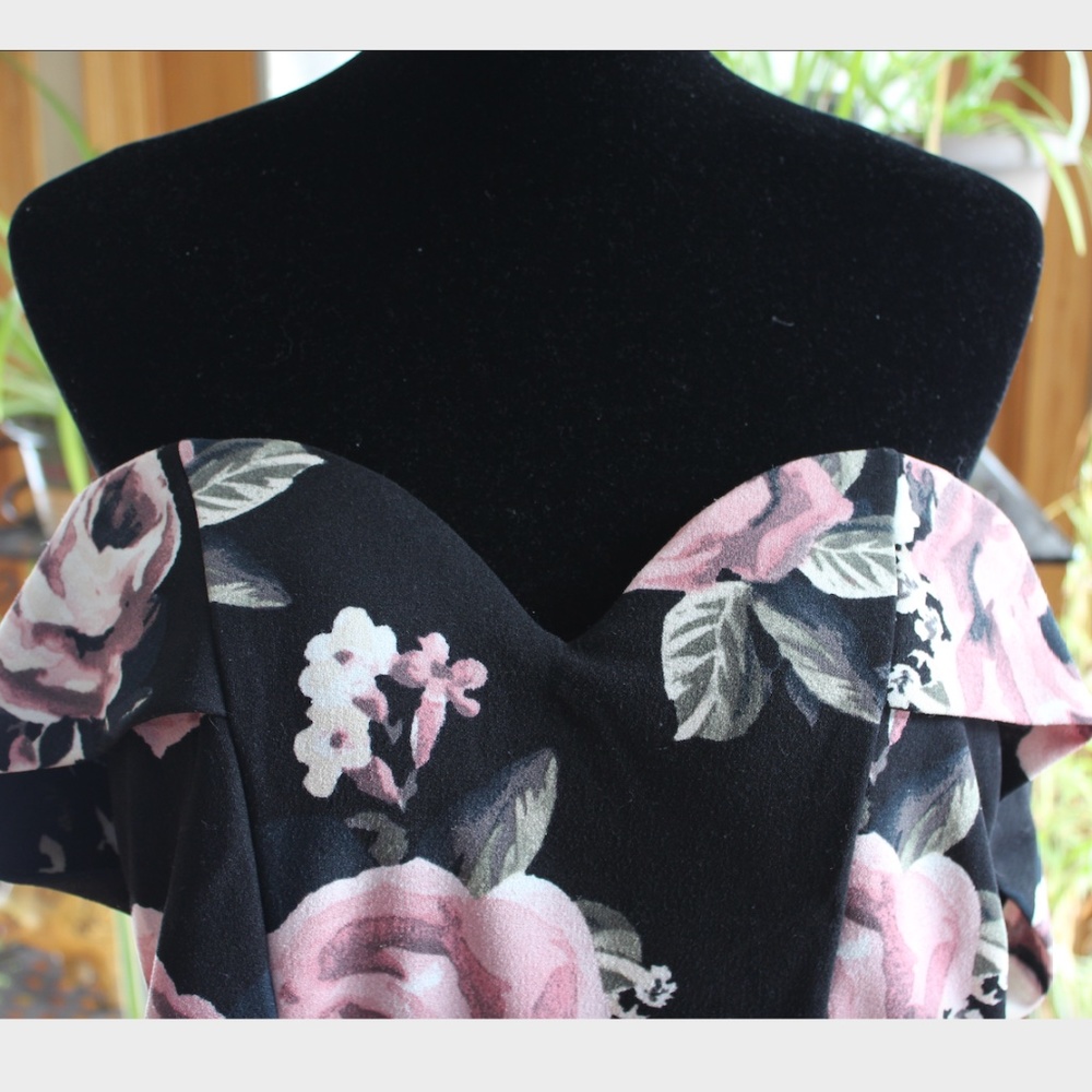 Off the shoulder dress, Juniors - Size Medium